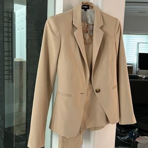 Express nude separate suit set. Blazer, skirt and pants - size 0